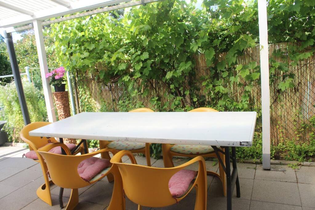 Kleines Haeuschen Am Garten In Darmstadt Buitenkant foto
